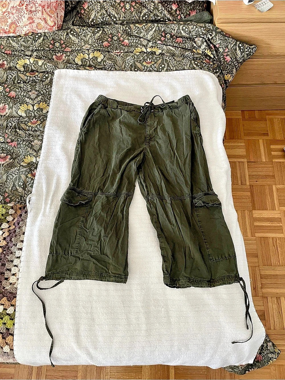 Damson Madder Madden Cargo Capri Pants Cargo Capri Pants in Green UK 20 Like New